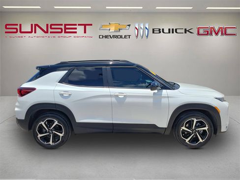 Certified 2021 Chevrolet TrailBlazer RS w/ Sun and Liftgate Package FWD image 3
