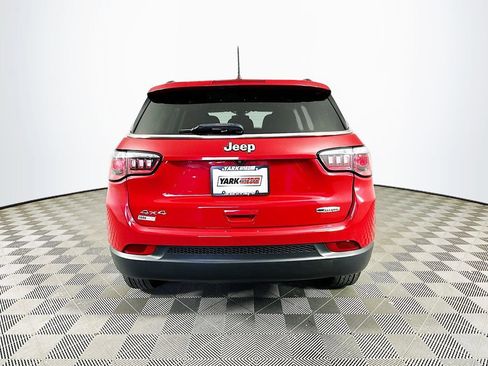 Certified 2019 Jeep Compass Latitude w/ Cold Weather Group image 9