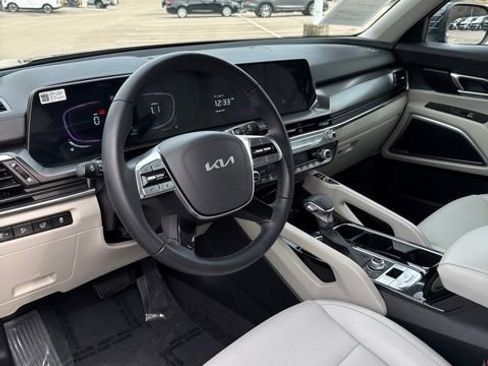 Certified 2025 Kia Telluride S image 7