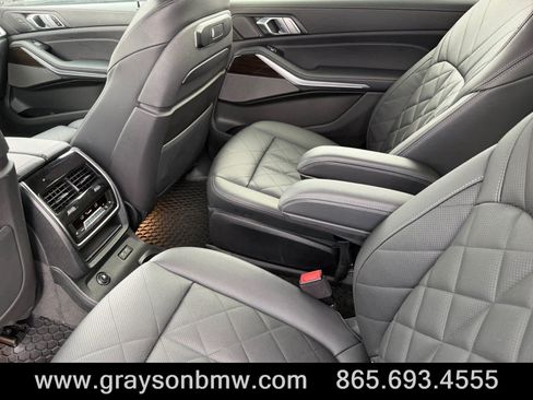 Used 2023 BMW X7 xDrive40i w/ Dynamic Handling Package AWD/4WD image 16