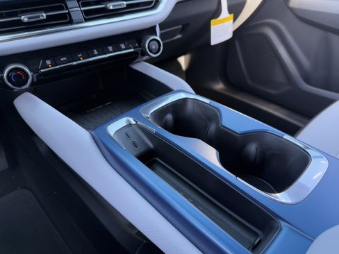 New 2026 Chevrolet Equinox EV LT image 15