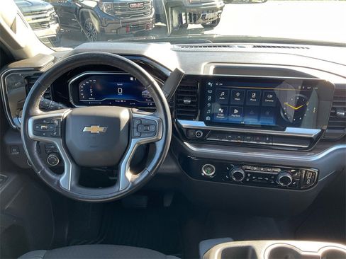Used 2022 Chevrolet Silverado 1500 LT image 16