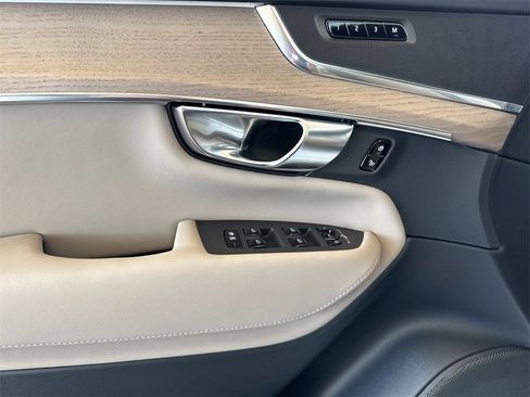 New 2026 Volvo XC90 B6 Core image 10