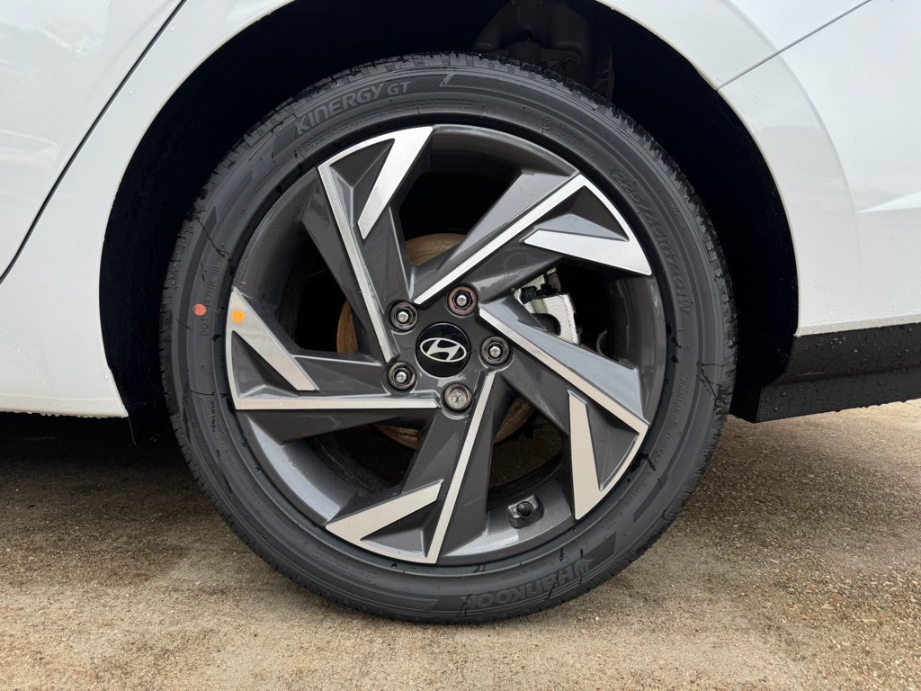New 2025 Hyundai Elantra SEL FWD image 20