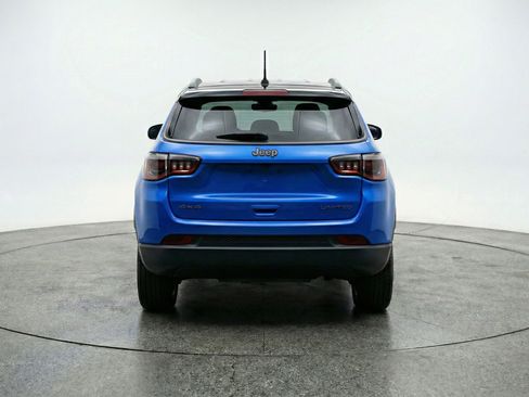 Used 2025 Jeep Compass Trailhawk image 7