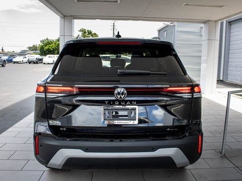 New 2025 Volkswagen Tiguan SE image 14