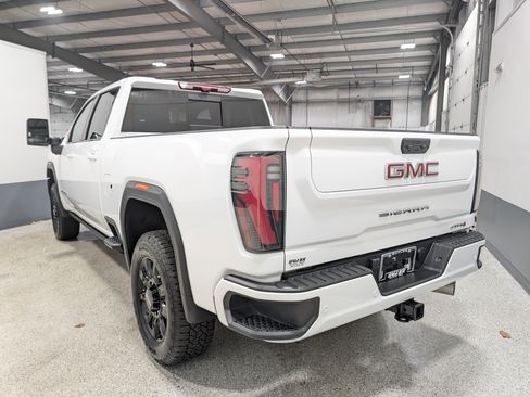 Used 2025 GMC Sierra 2500 AT4 w/ AT4 Premium Plus Package image 5