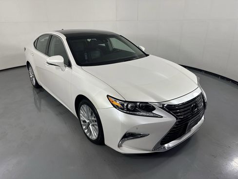 Used 2018 Lexus ES 350 w/ Luxury Package w/Wood Trim FWD image 31