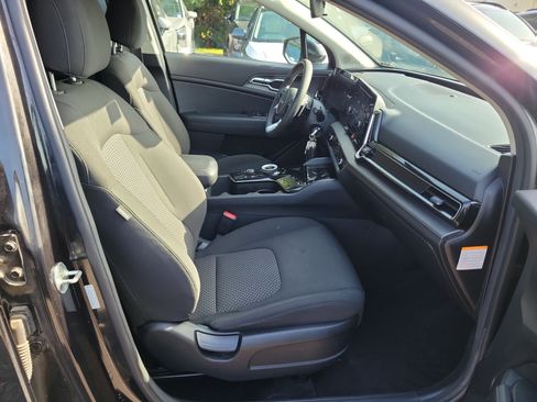 Used 2023 Kia Sportage LX AWD/4WD image 7