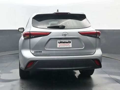 Used 2023 Toyota Highlander L FWD image 4