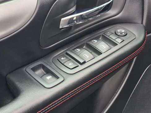 Used 2019 Dodge Grand Caravan GT FWD image 18
