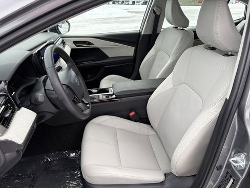 Used 2026 Toyota Camry XLE image 8