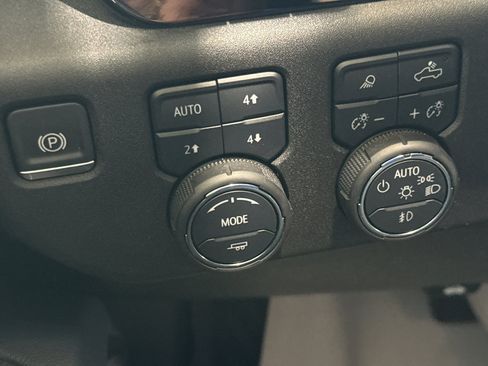 Used 2024 Chevrolet Silverado 2500 High Country w/ Technology Package image 29