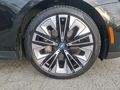 Used 2024 BMW i5 eDrive40i w/ Premium Package RWD image 8