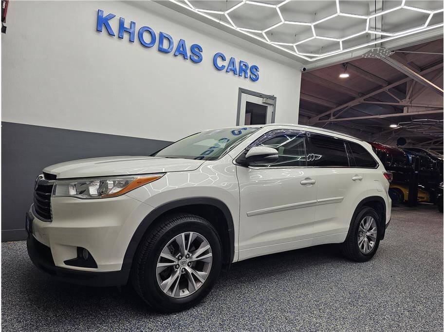 Used 2014 Toyota Highlander XLE AWD/4WD image 2