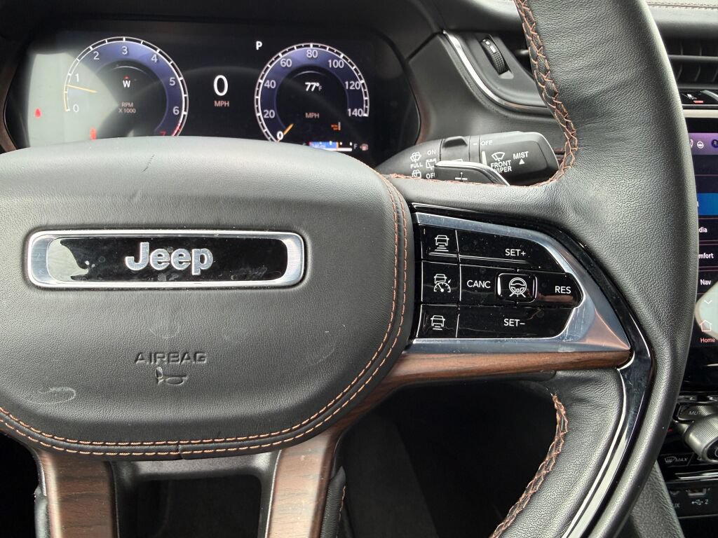 Used 2025 Jeep Grand Cherokee L Summit w/ Obsidian Package AWD/4WD image 19