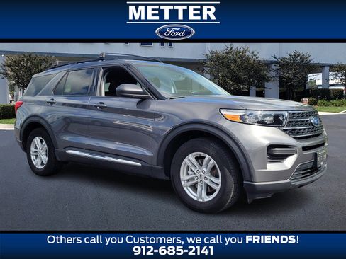 Used 2023 Ford Explorer XLT image 1