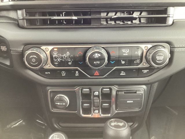 Used 2024 Jeep Wrangler Unlimited Sahara AWD/4WD image 17