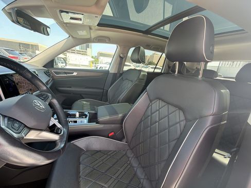Used 2024 Volkswagen Atlas SEL Premium R-Line AWD/4WD image 5
