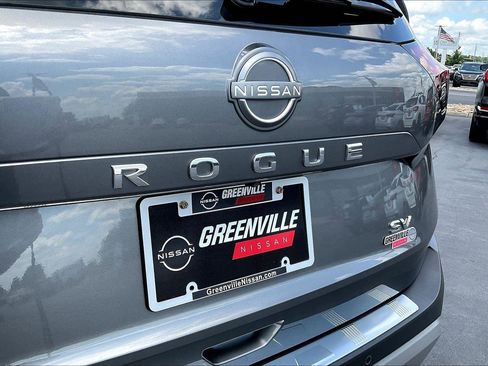 Used 2023 Nissan Rogue SV image 8