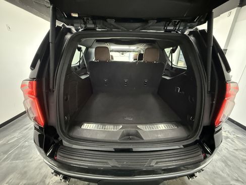 Used 2021 Chevrolet Suburban High Country AWD/4WD image 32