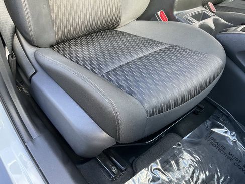 Used 2018 Nissan Rogue SV image 58