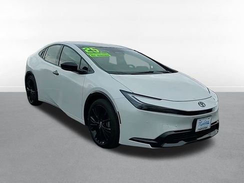 Used 2025 Toyota Prius Limited image 3