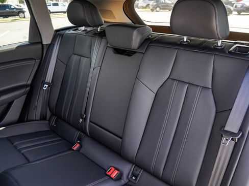 New 2025 Audi Q6 e-tron Premium image 24