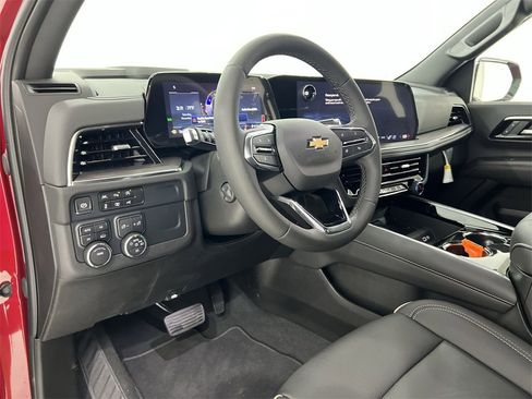 New 2025 Chevrolet Suburban Premier image 9