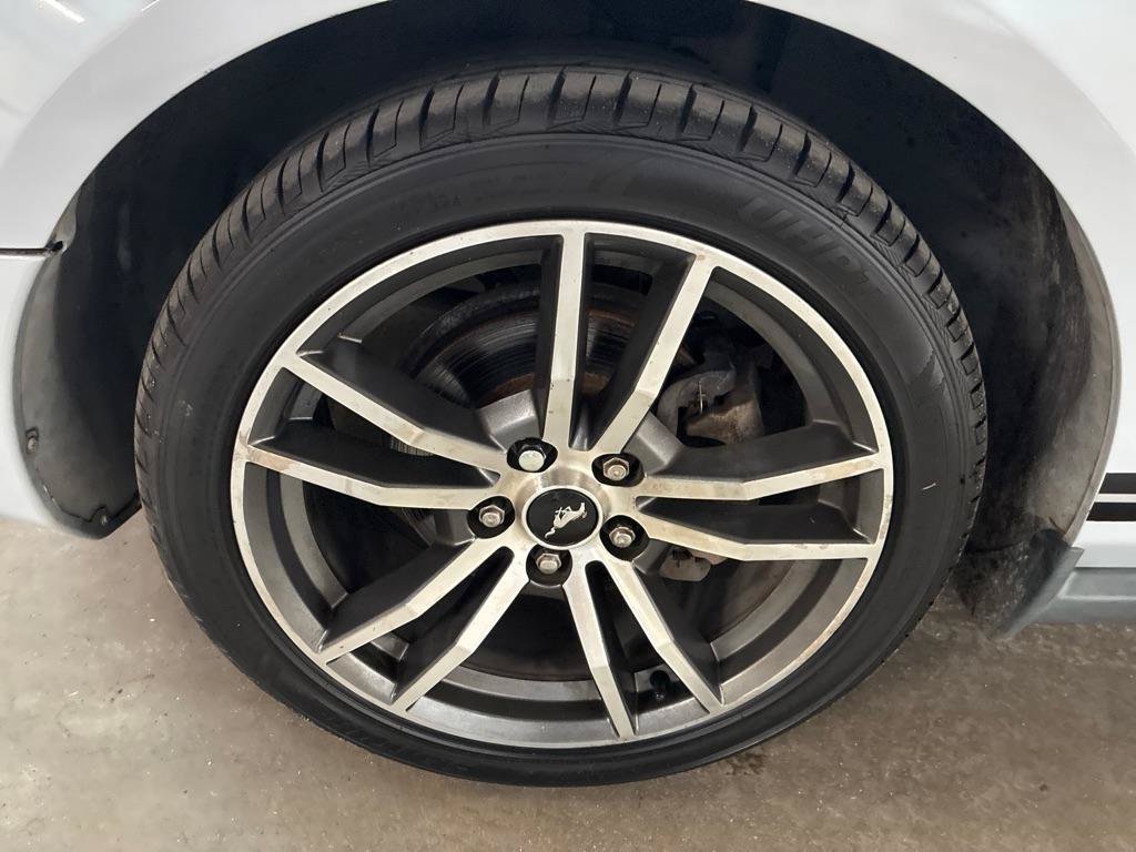 Used 2005 Ford Mustang Premium RWD image 16