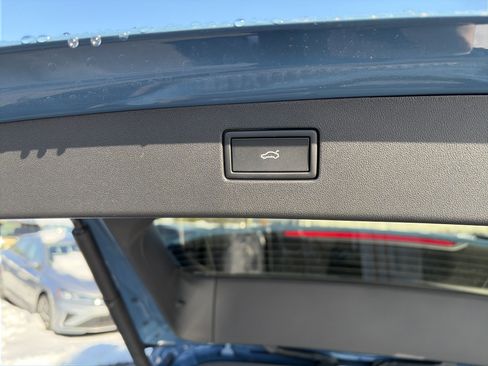 New 2026 Volkswagen Tiguan SE image 16