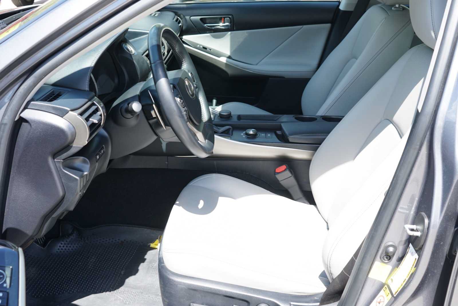 Used 2015 Lexus IS 250 w/ Premium Package RWD image 8