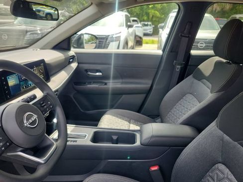 Used 2025 Nissan Kicks SV FWD image 16