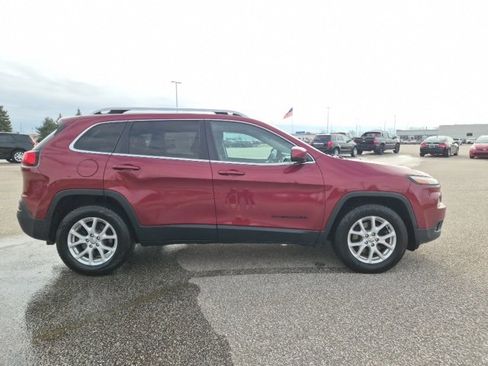 Used 2016 Jeep Cherokee Latitude w/ Comfort & Convenience Group image 4
