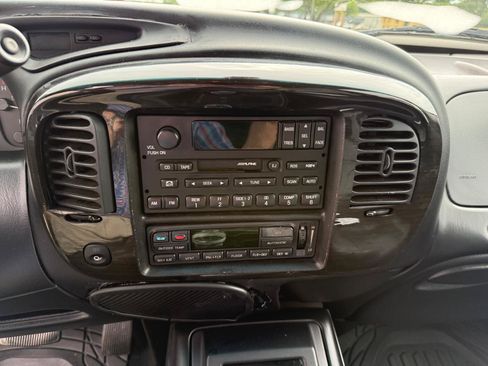 Used 2002 Lincoln Blackwood RWD image 28