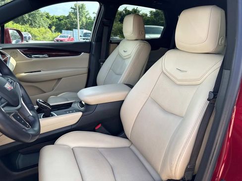 Used 2017 Cadillac XT5 Luxury w/ Driver Awareness Package image 21