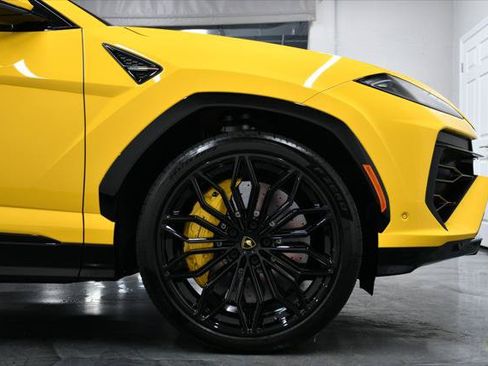 Used 2025 Lamborghini Urus SE AWD/4WD image 25