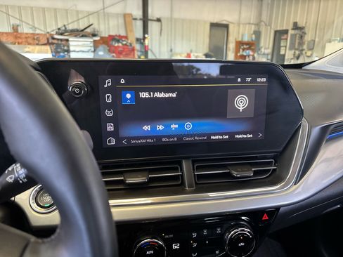 Used 2025 Chevrolet Trax LT w/ Driver Confidence Package image 37