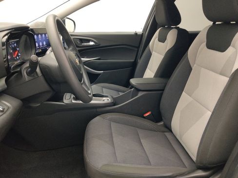 Used 2025 Chevrolet Trax LS FWD image 17