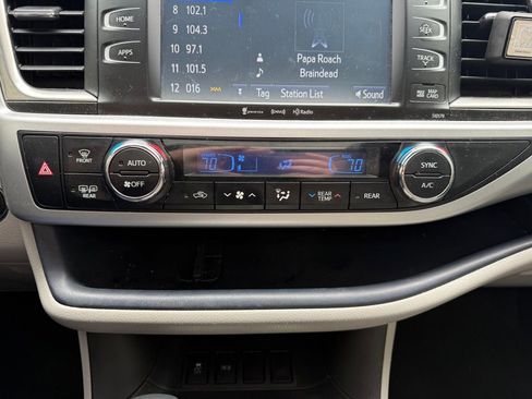 Used 2018 Toyota Highlander XLE image 15