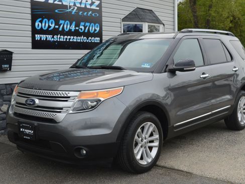 Used 2014 Ford Explorer XLT w/ Equipment Group 202A FWD image 1