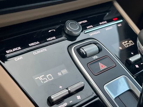 Used 2023 Porsche Cayenne image 20