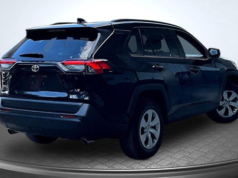 Used 2021 Toyota RAV4 LE FWD image 5