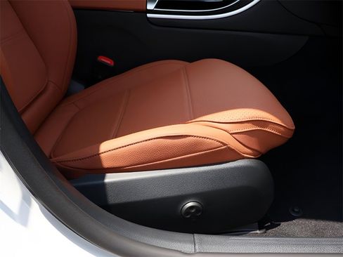 Used 2025 Mercedes-Benz C 300 4MATIC Sedan image 23