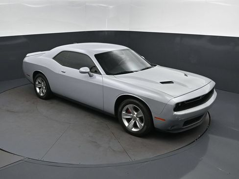 Used 2022 Dodge Challenger SXT RWD image 35