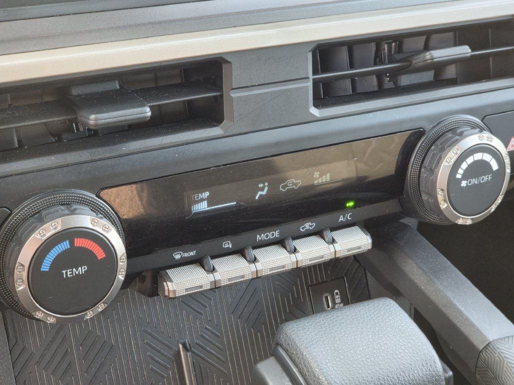 Used 2025 Toyota Tacoma SR5 AWD/4WD image 19