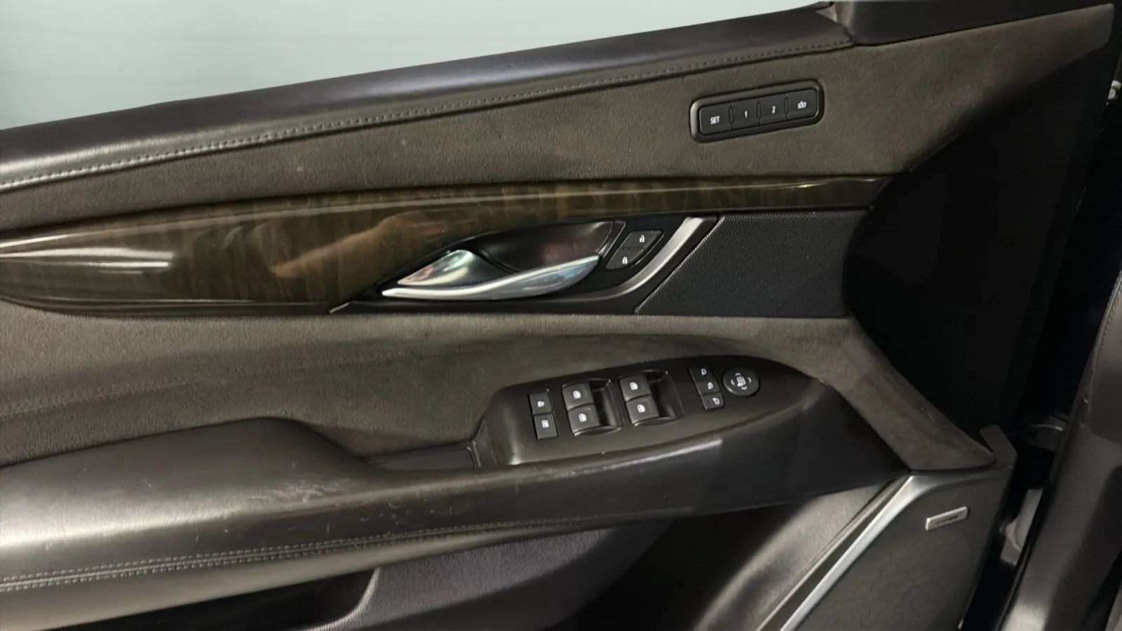 Used 2019 Cadillac Escalade Platinum RWD image 17