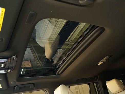 Used 2025 Lexus GX 550 image 19