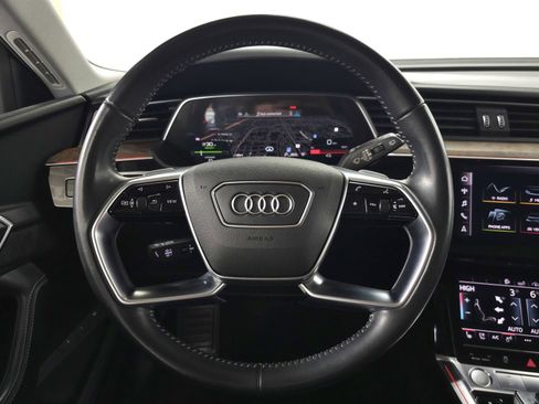 Used 2019 Audi e-tron Prestige w/ Prestige Package image 17