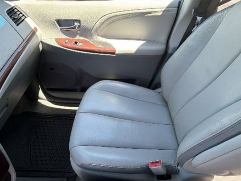Used 2014 Toyota Sienna Limited w/ Limited Premium Package AWD/4WD image 9